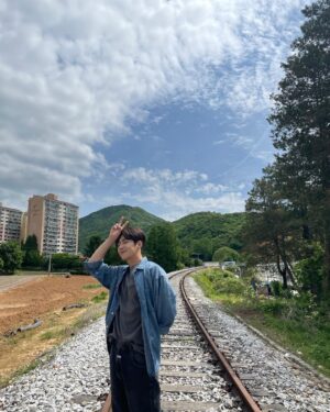 Kim Seon-ho Instagram - ◡̈ #갯차 차차 오늘도 9시