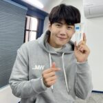 Kim Seon-ho Instagram - 라로슈포제💙 #광고 #라로슈포제 #시카플라스트밤B5 #시카습관 💚