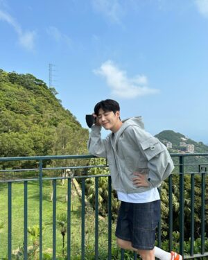 Kim Seon-ho Instagram - 😀