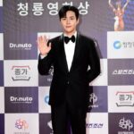 Kim Seon-ho Instagram - 밤낮으로 고생해 주신 여러분 덕분에 영광스런 자리에서 상을 받을 수 있었어요 정말 고맙습니다 :) 너무 떨려서 트로피 들고 찍은 사진이 없... #청룡영화상