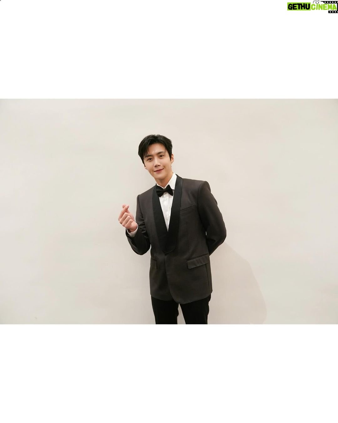 Kim Seon-ho Instagram - âđť..!!. íě ęł ë§ěľëë¤ :) đ #AAA