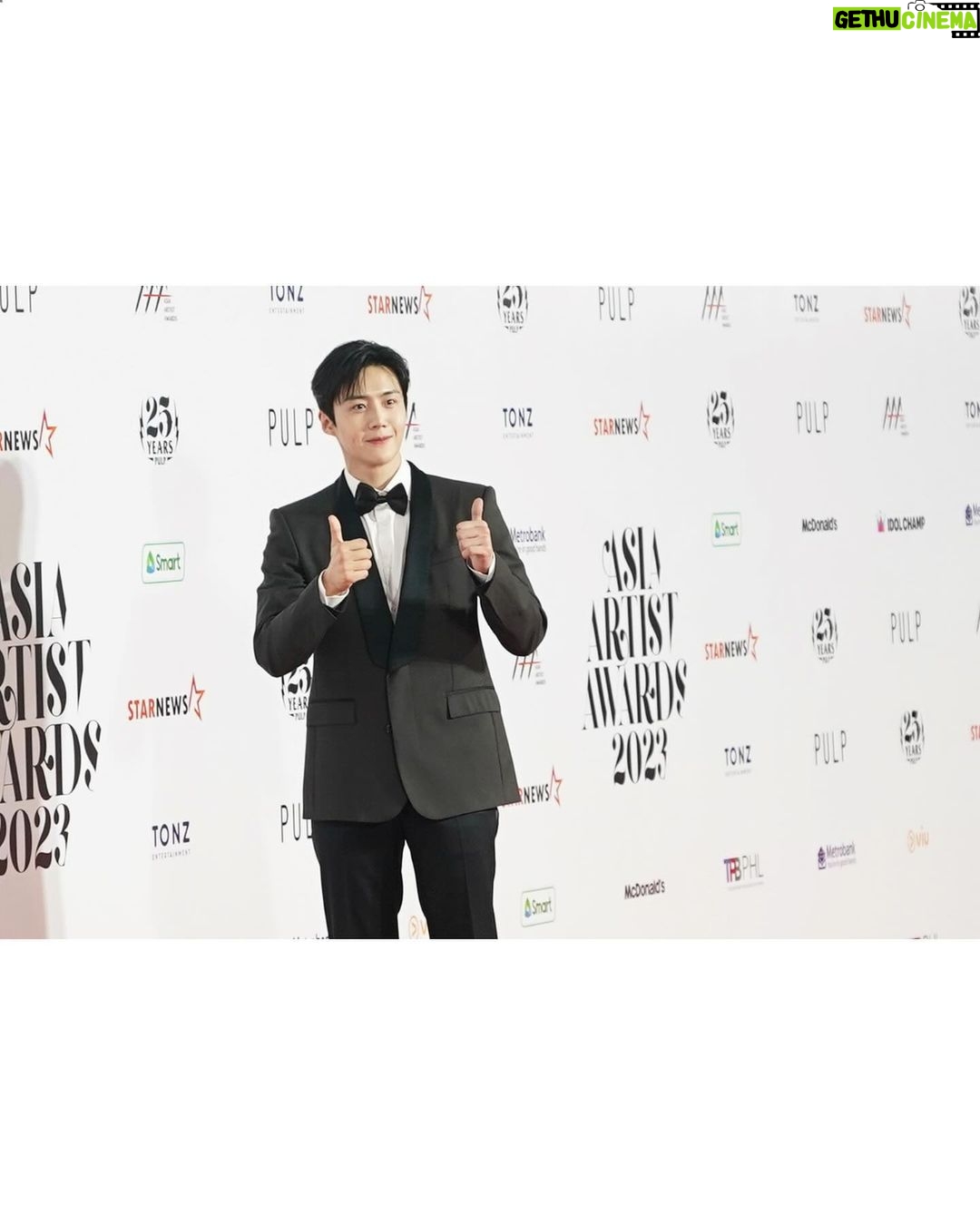 Kim Seon-ho Instagram - âđť..!!. íě ęł ë§ěľëë¤ :) đ #AAA