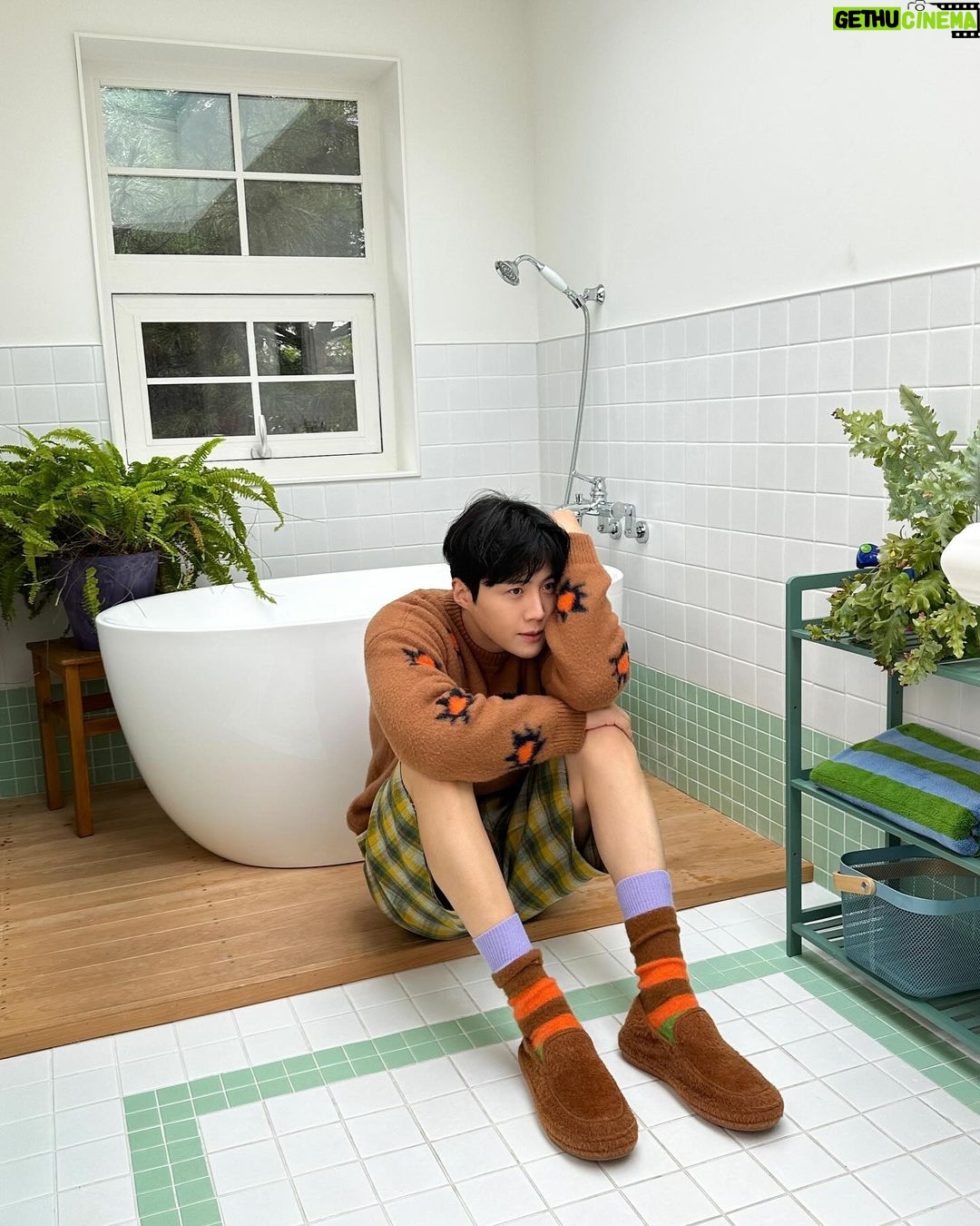 Kim Seon-ho Instagram - 'SEON HO : ON & OFF' ♡ #KimSeonHoSeasonsGreetings
