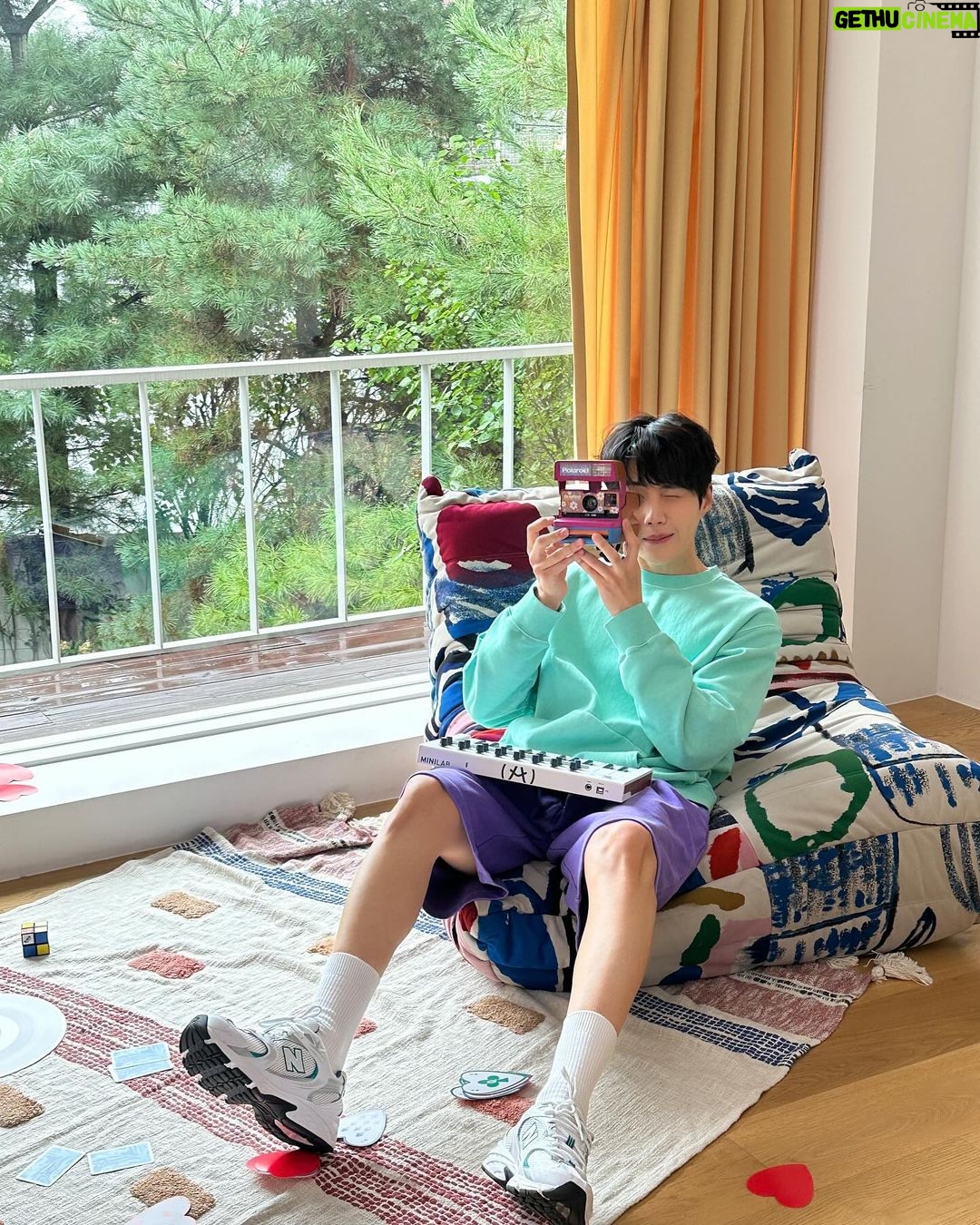 Kim Seon-ho Instagram - 'SEON HO : ON & OFF' ♡ #KimSeonHoSeasonsGreetings