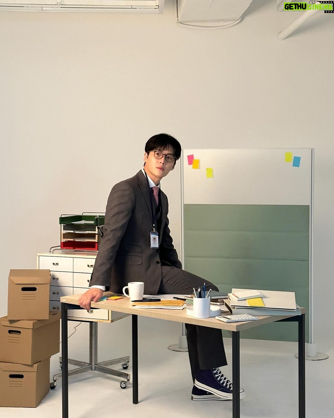 Kim Seon-ho Instagram - 'SEON HO : ON & OFF' ♡ #KimSeonHoSeasonsGreetings