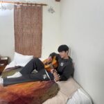 Kim Seon-ho Instagram - 가을에도, 겨울에도 밸롭 #BALLOP ◡̈ 캠핑도 밸롭밸롭 🤣
