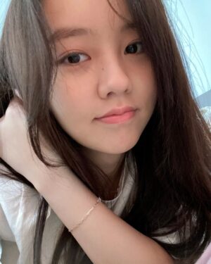 Kim So-hyun Instagram - 💜
