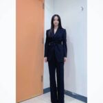 Kim So-hyun Instagram - 여러분, 오랜만에 인사드려요:) 오늘 한국 방송대상에서 최우수 연기자상과 인기상을 받게 되어 감사한 마음 안고 왔습니다!! ⠀ 늘 옆에서 응원해 주시고 사랑해 주시는 여러분들이 계셔서 받을 수 있는 상이라는 걸 잘 알기에! 다시 한번 더 감사드려요 한 발짝 한 발짝 잘 성장해나가겠습니다! ⠀ 이제 날이 점점 선선해져요! 벌써 가을이 오다니.. 🍂 다들 힘드실 테지만 건강 잘 챙기시고 행복한 하루 마무리하세요 ♡ ⠀
