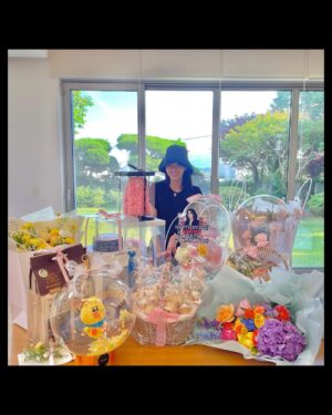 Kim So-hyun Instagram - 생일 축하해주셔서 정말 감사해요!! 
이런 과분한 사랑을 받아도 되나 싶어요! 
행복한 하루 보낼 수 있게 해주셔서 정말 감사합니다♥️ 
조금은 부족하더라도 열심히 즐겁게 해나가도록 할게요! 
모두 행복한 밤 되시길..♥️