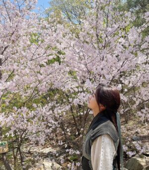 Kim So-hyun Instagram - 막방이라뇨..? 같이 봐주실거죠? 🌕🌊