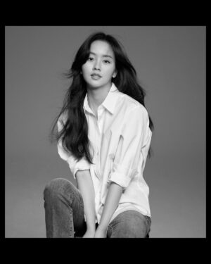 Kim So-hyun Instagram - 새 프로필🖤  #문화창고