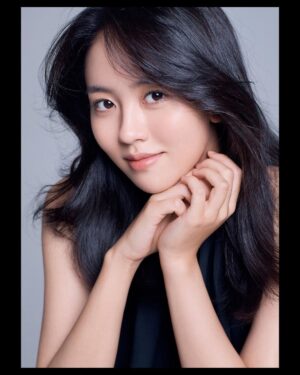 Kim So-hyun Instagram - 🤍🖤