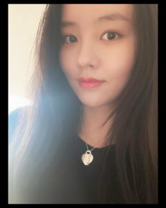 Kim So-hyun Instagram - 생일 축하해주셔서 정말 감사해요!! 이런 과분한 사랑을 받아도 되나 싶어요! 행복한 하루 보낼 수 있게 해주셔서 정말 감사합니다♥️ 조금은 부족하더라도 열심히 즐겁게 해나가도록 할게요! 모두 행복한 밤 되시길..♥️