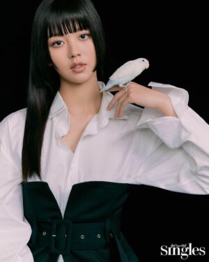 Kim So-hyun Instagram - Singles 4월🖤 #singles