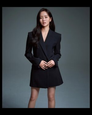 Kim So-hyun Instagram - 새 프로필🖤  #문화창고