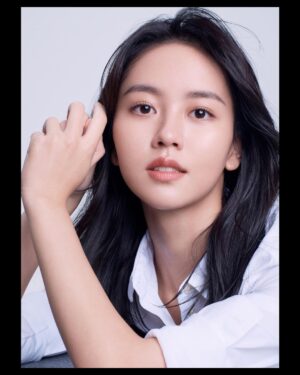 Kim So-hyun Instagram - 📷
저의 22살을 예쁘게 남길 수 있게 해주신 @yyoungbae 감사합니다♥️