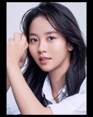 Kim So-hyun Instagram - 📷
저의 22살을 예쁘게 남길 수 있게 해주신 @yyoungbae 감사합니다♥️