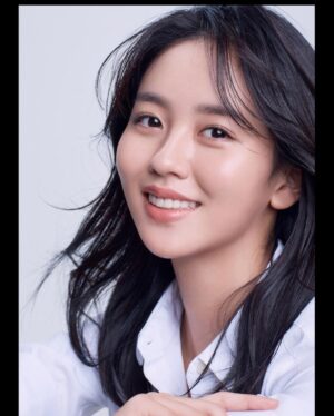 Kim So-hyun Instagram - 📷
저의 22살을 예쁘게 남길 수 있게 해주신 @yyoungbae 감사합니다♥️
