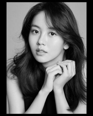 Kim So-hyun Instagram - 🤍🖤