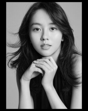 Kim So-hyun Instagram - 🤍🖤