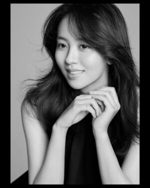 Kim So-hyun Instagram - 🤍🖤