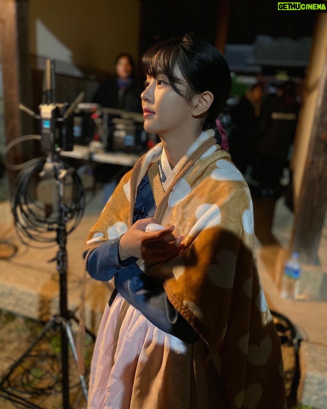 Kim So-hyun Instagram - 6개월 동안 동주로 살 수 있어서 정말 정말 행복했습니다♥️ 동주는 계속 행복할 거라 굳게 믿어요!! 지금까지 함께 해준 모든 분들께 감사드립니다! 우리 녹두전 가족들 모두 사랑해요♥️ #조선로코녹두전 #동주야안녕🖐