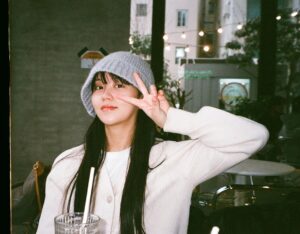 Kim So-hyun Instagram - 🌻