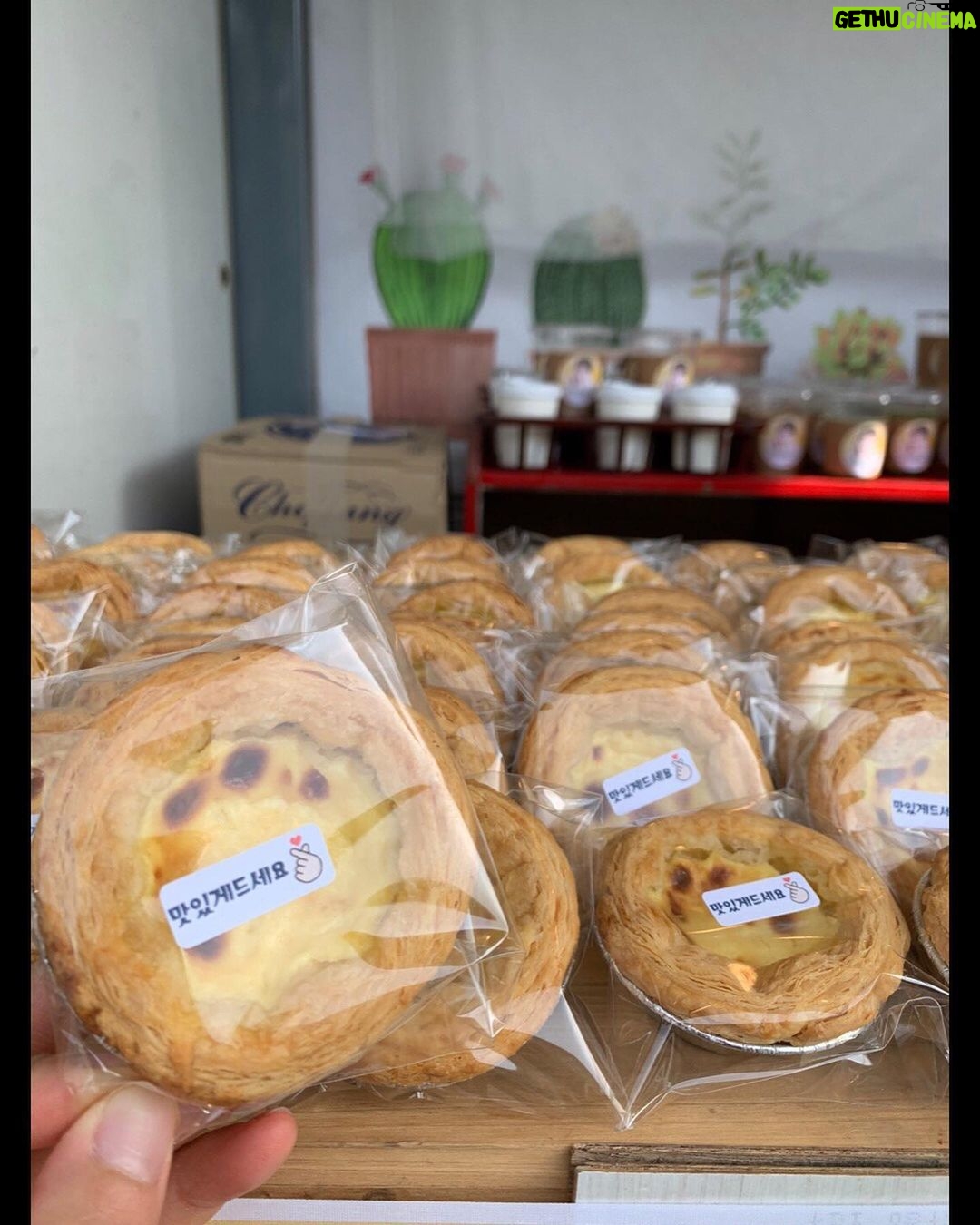 Kim So-hyun Instagram - #한율 에서 보내주신 커피차🍊 덕분에 힘이 납니다🌱 감사해요!!
