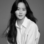 Kim So-hyun Instagram - Happy new year! 2022년 새해가 밝았습니다! ⠀ 새해부터 최우수상이라는 큰 선물 주셔서 정말 감사드립니다! 달이 뜨는 강의 배우, 감독님들, 스텝들께 진심으로 감사드립니다. ⠀ 너무 오랜만에 MC를 보게 된 것 같아서 긴장도 많이 했지만 훌륭한 배우분들, 멋진 MC분들과 함께 할 수 있어서 너무나 즐겁고 행복했어요! ⠀ 2021년은 힘듦이 있기에 배울 수 있었고 성장할 수 있었던 한 해였고 저에겐 참 값진 시간이었습니다. 그 여정을 함께해 주시고 늘 부족한 저를 사랑해 주시는 저의 소중한 팬들과 시청자분들께 다시 한번 감사드려요♥️ ⠀ 이번 베스트 커플상과 인기상 역시 팬분들 덕분에 받을 수 있었어요! 늘 감사드리고 사랑합니다💜 ⠀ 또 소감에서 말하지 못했던 문화창고 식구들과 대표님께 진심으로 감사의 말씀드립니다! ⠀ 저는 정말 오랜만에 휴식을 취하며 몸과 마음을 재정비하고 있어요! 좋은 작품으로 인사드릴 테니 조금만 기다려주세요:) ⠀ 모두 새해에 소망하는 것들 다 이루시고! 더 건강하고 행복하시길 바랄게요!! 새해 복 많이 받으세요♥️ ⠀