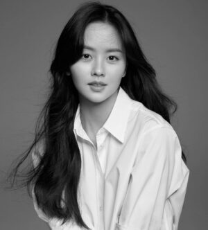 Kim So-hyun Instagram - Happy new year! 2022년 새해가 밝았습니다!
⠀
새해부터 최우수상이라는 큰 선물 주셔서 정말 감사드립니다!
달이 뜨는 강의 배우, 감독님들, 스텝들께 진심으로 감사드립니다.
⠀
너무 오랜만에 MC를 보게 된 것 같아서 긴장도 많이 했지만
훌륭한 배우분들, 멋진 MC분들과 함께 할 수 있어서
너무나 즐겁고 행복했어요!
⠀
2021년은 힘듦이 있기에 배울 수 있었고 성장할 수 있었던
한 해였고 저에겐 참 값진 시간이었습니다.
그 여정을 함께해 주시고 늘 부족한 저를 사랑해 주시는
저의 소중한 팬들과 시청자분들께 다시 한번 감사드려요♥️
⠀
이번 베스트 커플상과 인기상 역시 팬분들 덕분에 받을 수 있었어요! 늘 감사드리고 사랑합니다💜
⠀
또 소감에서 말하지 못했던 문화창고 식구들과 대표님께 진심으로 감사의 말씀드립니다!
⠀
저는 정말 오랜만에 휴식을 취하며 몸과 마음을 재정비하고 있어요! 좋은 작품으로 인사드릴 테니 조금만 기다려주세요:)
⠀
모두 새해에 소망하는 것들 다 이루시고!
더 건강하고 행복하시길 바랄게요!!
새해 복 많이 받으세요♥️
⠀