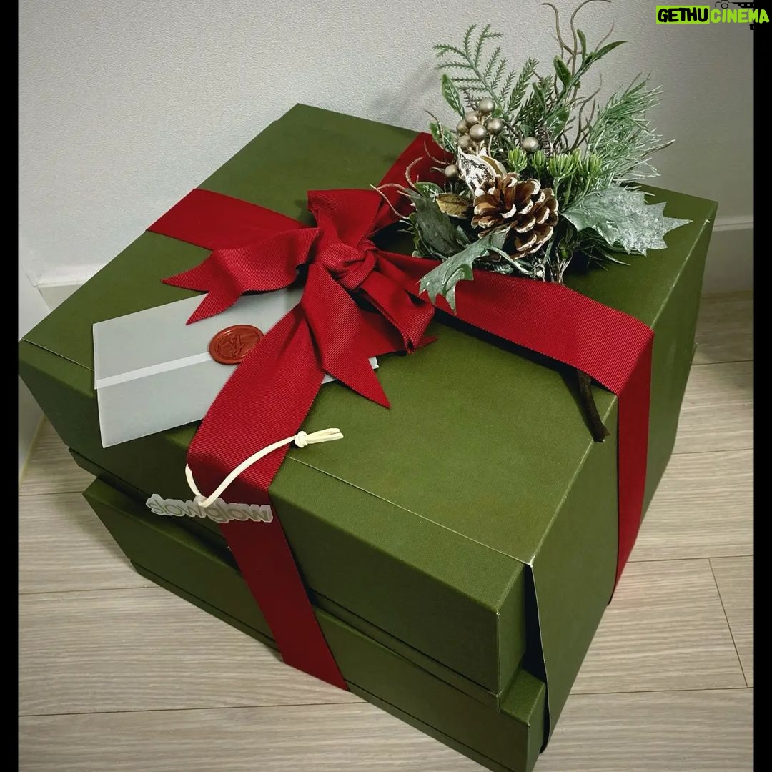Kim So-hyun Instagram - 미리 Christmas🎄 전지현 선배님 따뜻한 선물 감사합니다❤ 몸도 마음도 건강한 크리스마스 보낼게요❤❤ ⠀ #슬로우글로우 #slowglow #아티초크 #미리크리스마스