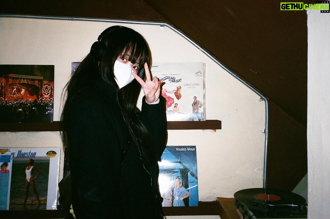 Kim So-hyun Instagram - 날이 너무 추워요! 다들 감기 조심🤧🍂