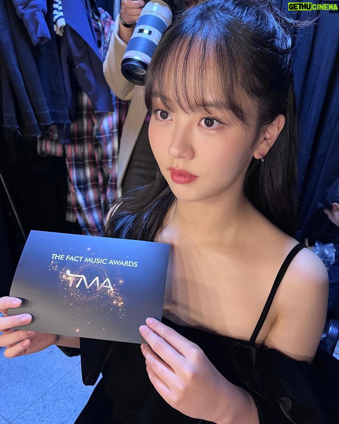 Kim So-hyun Instagram - 더팩트 뮤직 어워즈🖤 오랜만에 반갑고 즐거웠어요:)