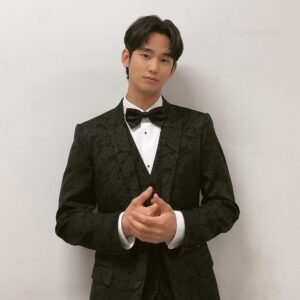 Kim Soo-hyun Instagram - #20210513 #백상예술대상 #사이코지만괜찮아 #ItsOkaytoNotBeOkay