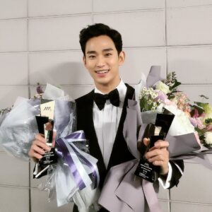 Kim Soo-hyun Instagram - #사이코지만괜찮아 #문강태
