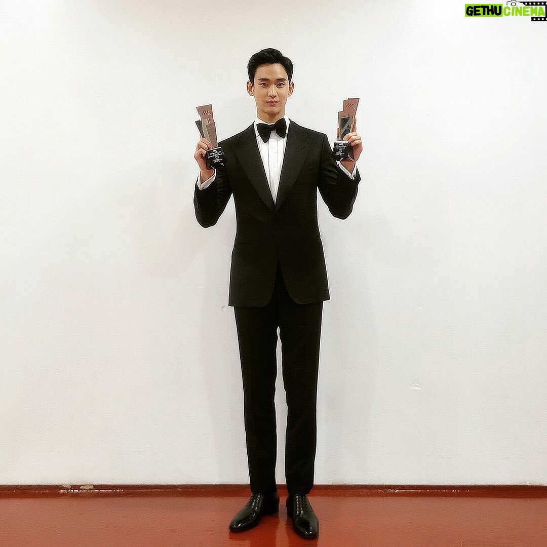 Kim Soo-hyun Instagram - #ItsOkaytoNotBeOkay #MoonGangTae