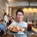 Kim Soo-yong Instagram - #지편한세상 #카페투어 #성수카페거리 #옹근달