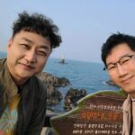 Kim Soo-yong Instagram - #경주투어 #봉황대 #불리단길 #송대말등대 #신라대종 #하이코 #경주 #여행 지석진과 경주투어 영상은 유튜브 #지편한세상 에서 보실수 있습니다. 또 가고싶은경주 맛집투어로 가보고 싶네 🎄 봉황대 앞 카페에선 피크닉셋트 대여도 합니다. 달달한거 좋아한다고 여러 카페에서 디저트도 갖다주셨는데 👍 하이코에서 경주 바라보는것도 👍