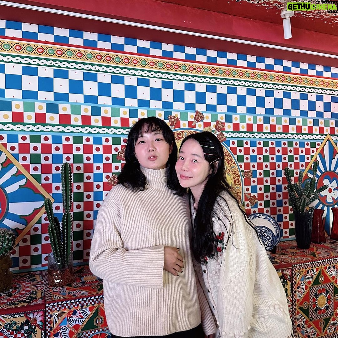 Kim Soy Instagram - early Christmas party with our church sisters! โค๏ธ๐โช๏ธ ํผ์ ํ๋ก๋ฐฉ์ค ํฌ๋ฆฌ์ค๋ง์ค ํ ๋จธ๋ ๋ณต์ฅ์ ํ๊ณ ๊ฐ๋ค. ์๋น ์ธํ
๋ฆฌ์ด์ ํ ๋ชธ์ด ๋ ๊ฒ ๊ฐ์ ๊ธฐ๋ถ์ด ๋ฌด์ฒ ์ข์๋ค. Christmas is Coming