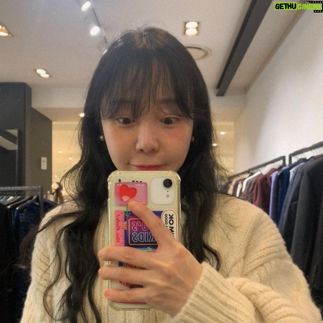 Kim Soy Instagram - I will judge you by your bookshelf