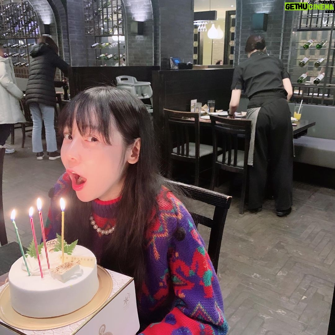 Kim Soy Instagram - thank you thank you thank you for all the birthday wishes and blessings. i‘ve got nothing but love. 태어난 날을 축하해주셔서 정말 감사해요. 남아있는 것은 사랑 언제나 사랑. ❤️