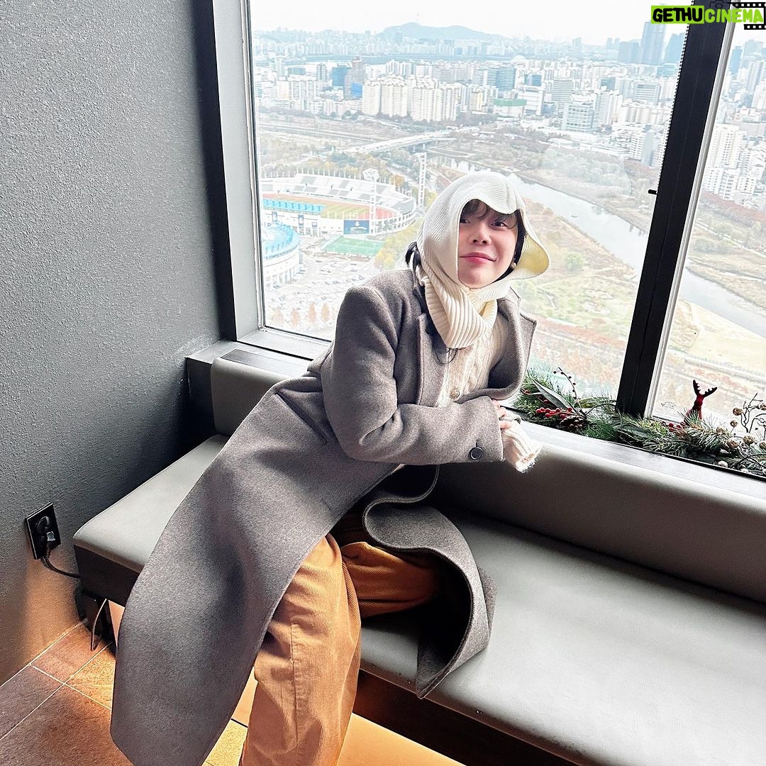 Kim Soy Instagram - 바로 입고 나왔다. @lookast #바라클라바콜렉터