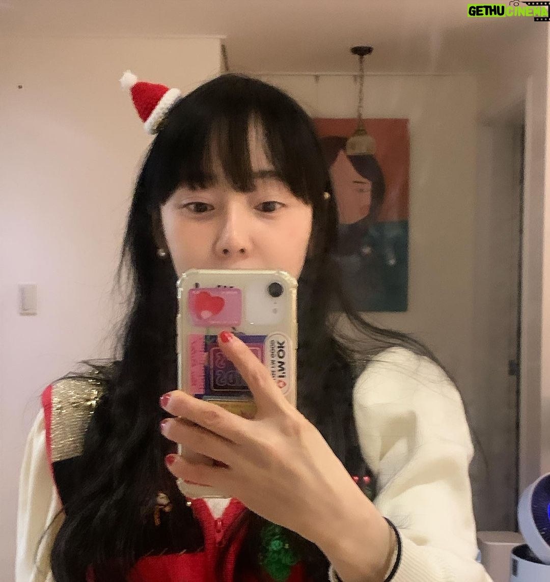 Kim Soy Instagram - Merry Christmas!π νλμλ μκ΄, λ
μλ νν μΆ! μ±νβ€οΈβ¨