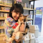 Kim Soy Instagram – 대구대구대구 🍂🍁🐈
박물관도 가고 책방도 가고 공원산책도 충분히 하고 관객과의 대화도 즐겁게 하고 빈티지 가게 구경도 하고 아! 해물찜도 먹고!  집순이는 한번 외출하면 누구보다 신나게 놀고 집에 와서 장렬히 뻗어버리지. 매우 행복한 미소를 지으며 이제 한동안 안 나가도 되겠다 뿌듯해하며. 오호호 대구독립영화전용관 오오극장
