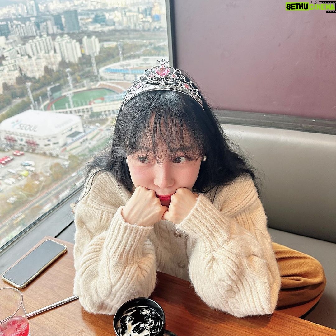 Kim Soy Instagram - I will judge you by your bookshelf