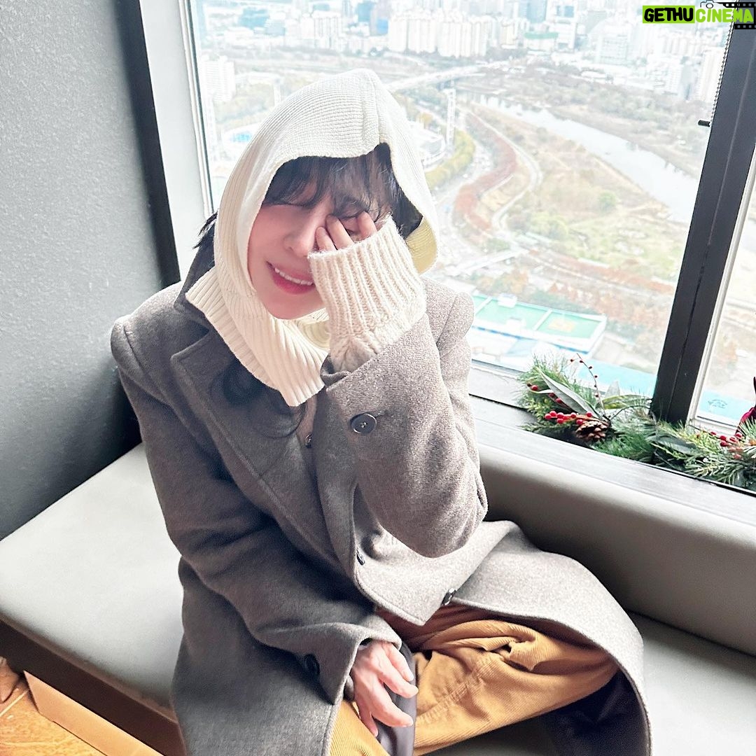 Kim Soy Instagram - 바로 입고 나왔다. @lookast #바라클라바콜렉터