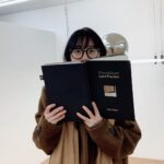 Kim Soy Instagram – 신단비 개인전 (Unconditional) Love Practice

내가 사랑하는 아티스트 신단비는 끊임없이 자신을 들여다보고 되돌아보며 그 힘으로 성큼성큼 앞으로 나아간다. 그녀의 행보가 기대되는 이유이다. 솔직하게 펼쳐 놓은 듯 하면서도 어딘가 묘하게 궁금하게 만드는 그녀의 작품들, 지금도 사랑하지만 앞으로 더욱 더 사랑할테다. 

@shin_danbi_