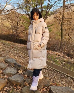Kim Tae-yeon Instagram - #제품협찬 

@ng_apparel.kids 🍀
#내셔널지오그래픽키즈 
#내셔널지오그래픽

.

내셔널지오그래픽 시그니처 롱패딩 🤍
R.D.S 인증 구스다운 충전재 사용으로 더욱더
따뜻해지고, 가벼워졌어요~ 👍

부드러운 기모안감에  추운겨울 발을 더더더~ 따뜻하게 해주는 패딩 방한부츠💜
올겨울 너무 따뜻할거 같아용 ☃️🤍
.

#키즈롱패딩 #키즈패딩
#여아패딩 #남아패딩 #주니어패딩
#키즈신발 #키즈방한화 #여아신발 #남아신발
#키즈겨울패셩 #키즈겨울아이템
#키즈옷 #키즈코디 #주니어옷