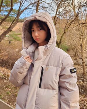 Kim Tae-yeon Instagram - #제품협찬 

@ng_apparel.kids 🍀
#내셔널지오그래픽키즈 
#내셔널지오그래픽

.

내셔널지오그래픽 시그니처 롱패딩 🤍
R.D.S 인증 구스다운 충전재 사용으로 더욱더
따뜻해지고, 가벼워졌어요~ 👍

부드러운 기모안감에  추운겨울 발을 더더더~ 따뜻하게 해주는 패딩 방한부츠💜
올겨울 너무 따뜻할거 같아용 ☃️🤍
.

#키즈롱패딩 #키즈패딩
#여아패딩 #남아패딩 #주니어패딩
#키즈신발 #키즈방한화 #여아신발 #남아신발
#키즈겨울패셩 #키즈겨울아이템
#키즈옷 #키즈코디 #주니어옷