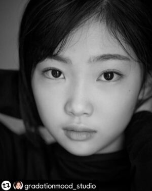 Kim Tae-yeon Instagram - 태연양 💜

.

감사합니다 작가님 🩷

#리그램 - @gradationmood_studio by @get_regrammer
천상 배우상 🤎

@taeyeon.mom @hyesun1655